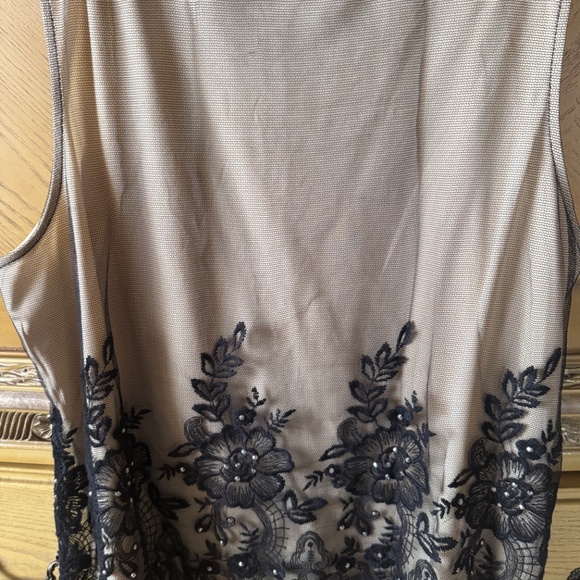 Plus size top - Picture 2 of 2